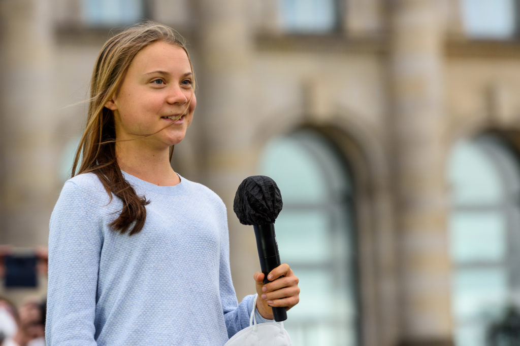 la detención de Greta Thunberg en Alemania mientras protestaba por la expansión de una mina de carbón