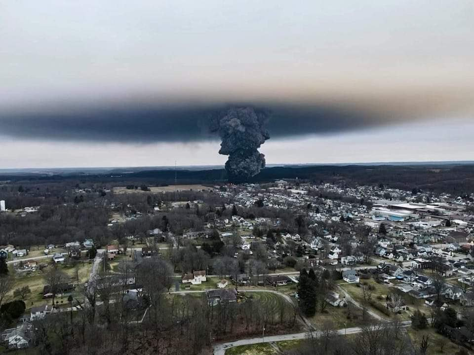 accidente de tren en Ohio, en Estados Unidos, provoca una nube tóxica de grandes proporciones
