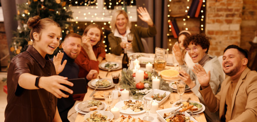 cena de navidad con la familia para los 11 argumentos climáticos para las cenas de Navidad